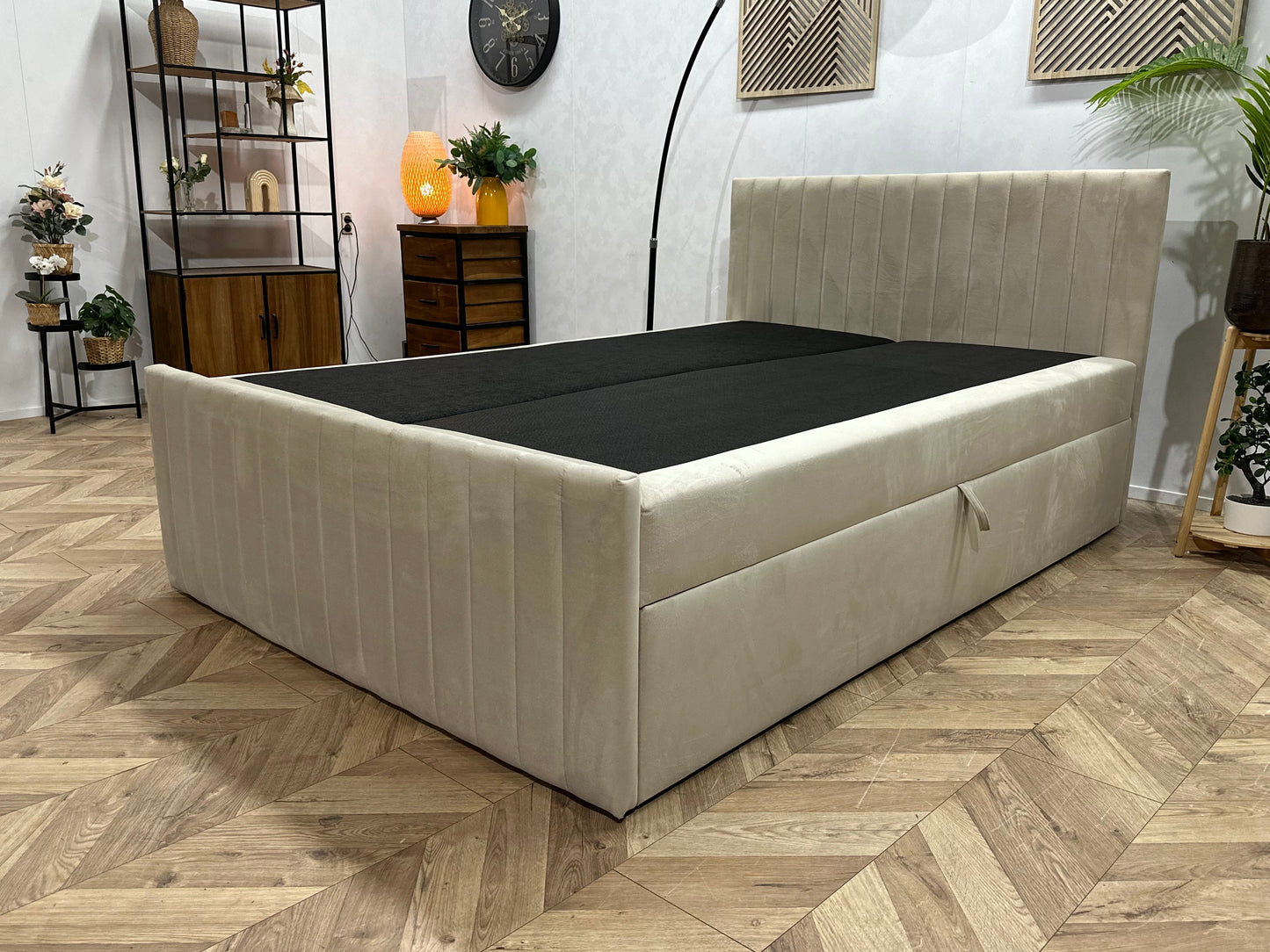 !Showroommodel! Beige Velvet Boxspring Inc Topper