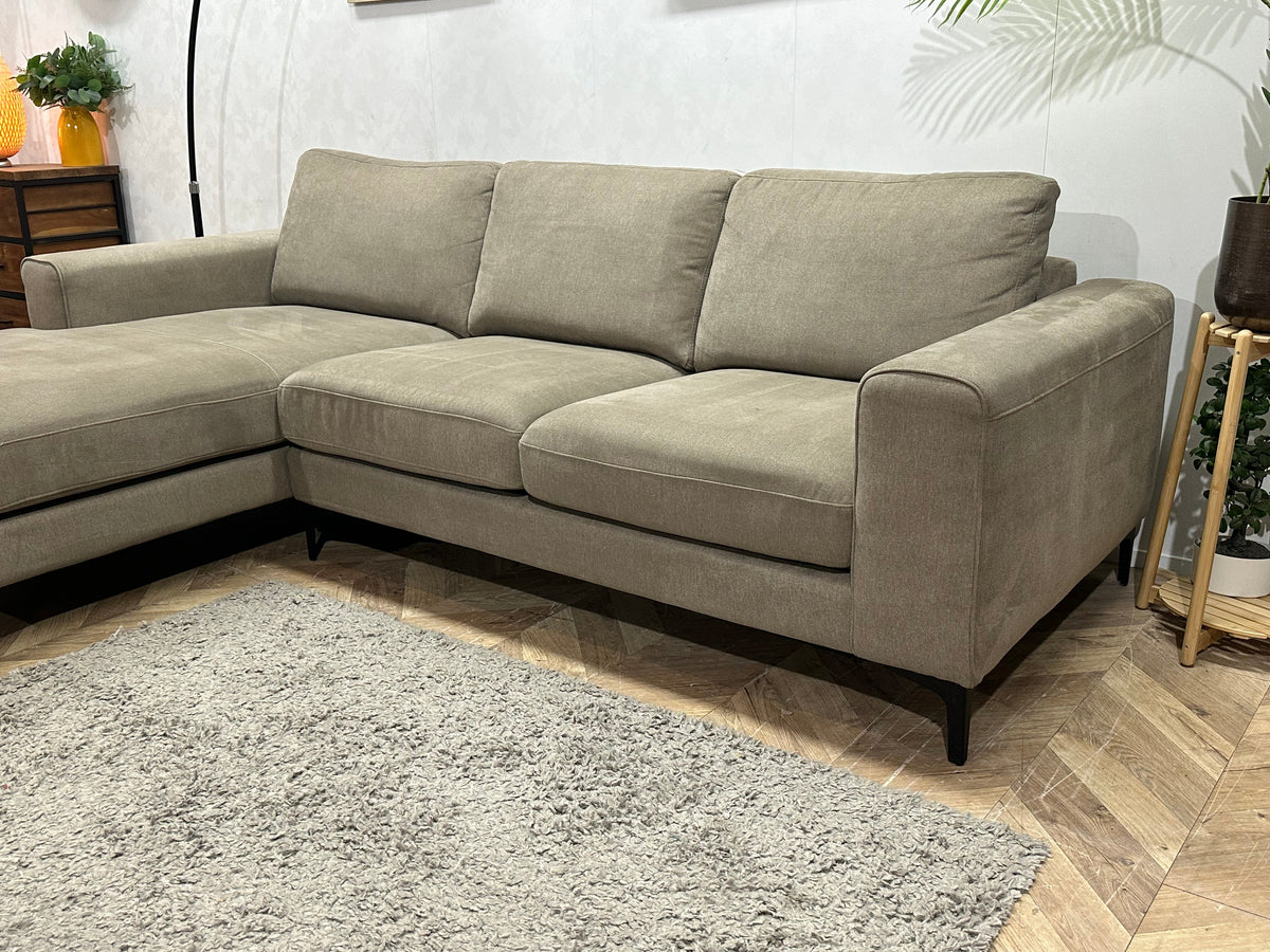 Beige Suède Stoffen Hoekzetel ~ Losse Kussens Met Afneembare Hoezen