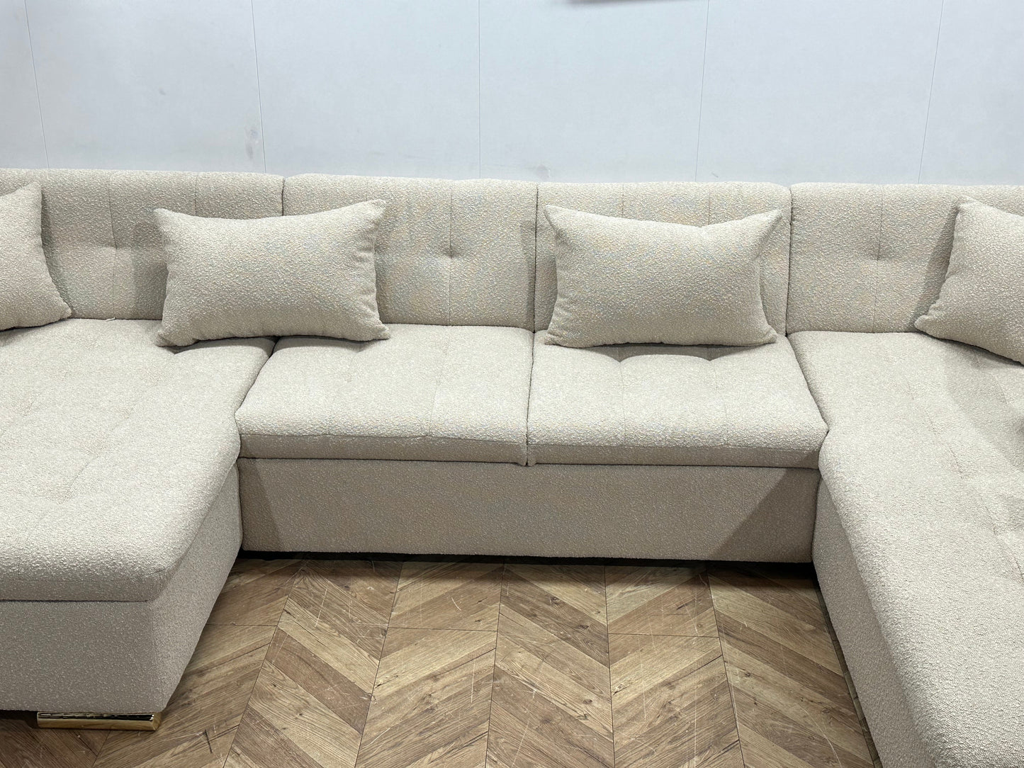 !Showroommodel! Witte Bouclé U Zetel