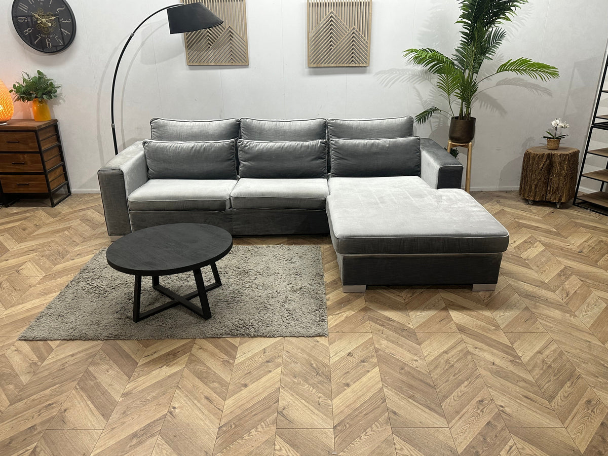 Licht Grijze Velvet Hoekzetel ~ Losse Kussens Met Afneembare Hoezen