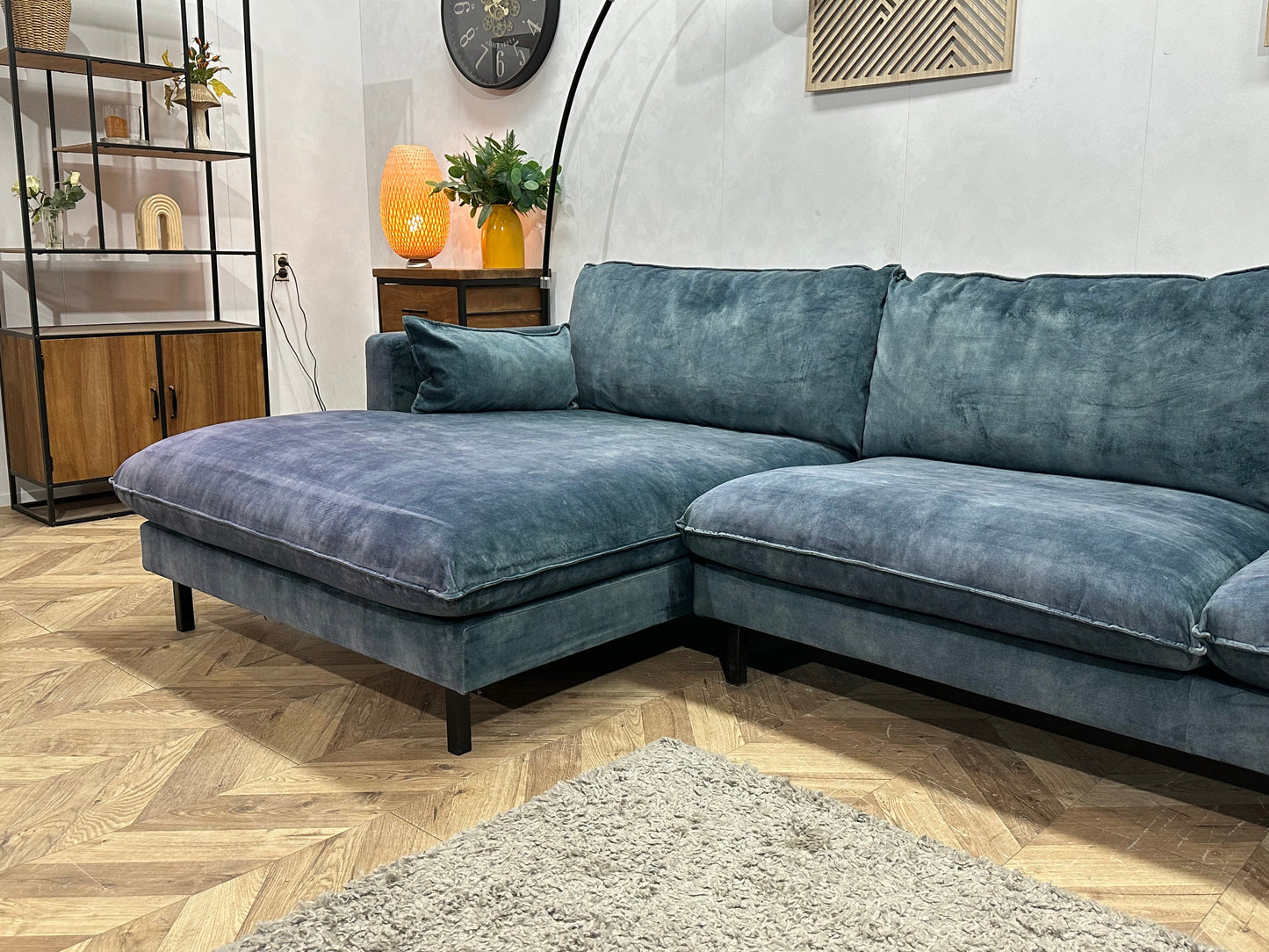 Blauwe Velvet Hoekzetel ~ Losse Kussens Met Afneembare Hoezen