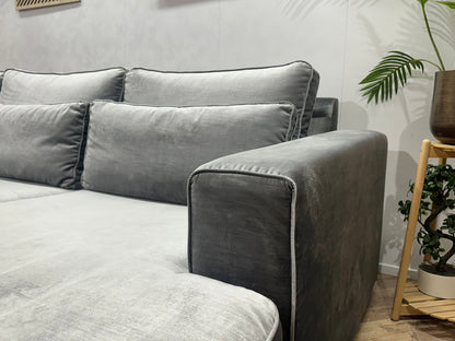 Licht Grijze Velvet Hoekzetel ~ Losse Kussens Met Afneembare Hoezen