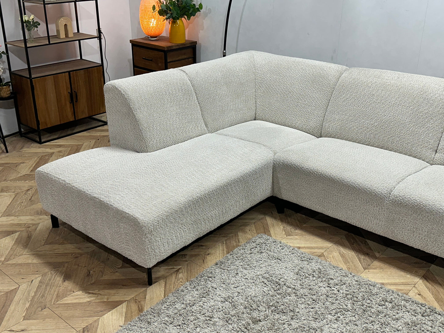 !Showroommodel! Witte/Crème Bouclé Stoffen Hoekzetel