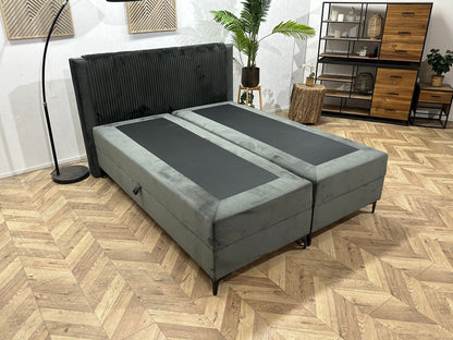!Showroommodel! Antraciet Velvet Boxspring Inc Topper