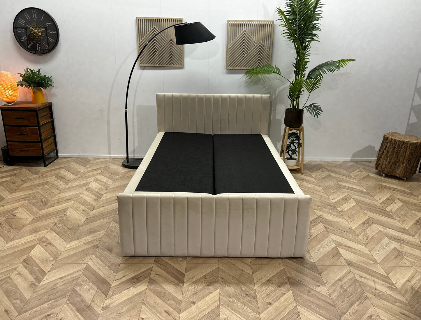 !Showroommodel! Beige Velvet Boxspring Inc Topper