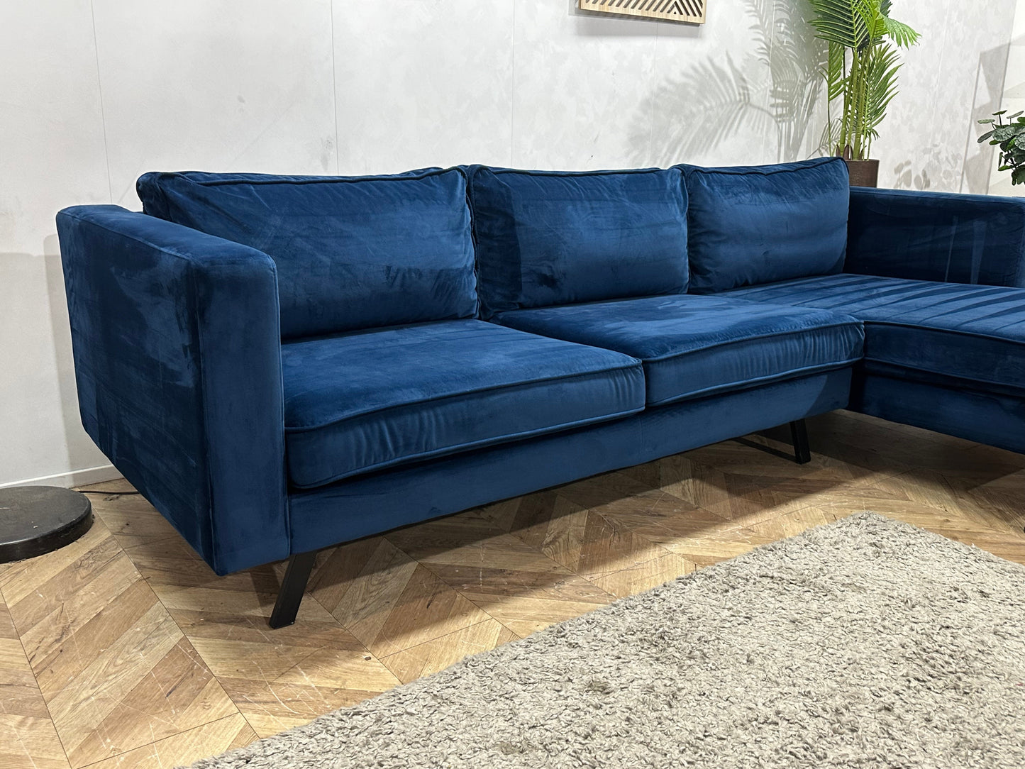 Blauwe Velvet Hoekzetel ~ Losse Kussens Met Afneembare Hoezen