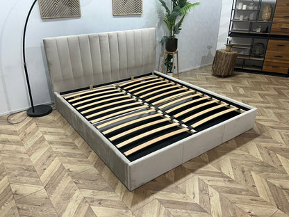 !Showroommodel! Licht Grijze Velvet Tweepersoonsbed Inc Lattenbodem