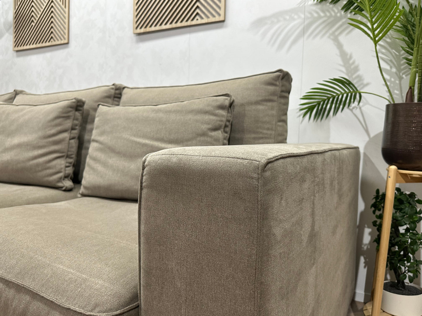 Room108 Beige Suède Stoffen Hoekzetel ~ Losse Kussens Met Afneembare Hoezen