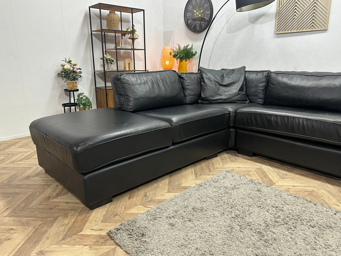 N-Joy Zwarte Leather Look Hoekzetel ~ Losse Kussens Met Afneembare Hoezen
