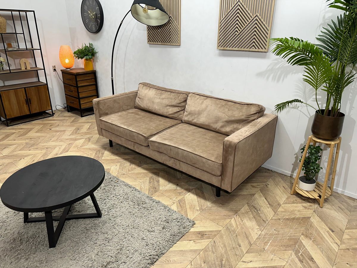 Taupe Velvet 2.5-Zits Zetel ~ Losse Kussens