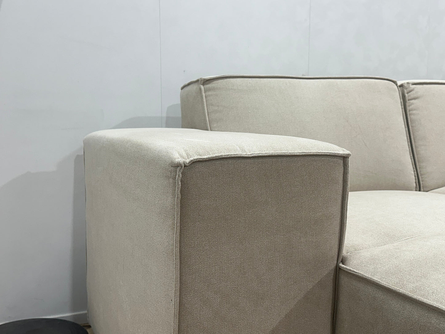 !Showroommodel! Crème Suede Stoffen U Zetel
