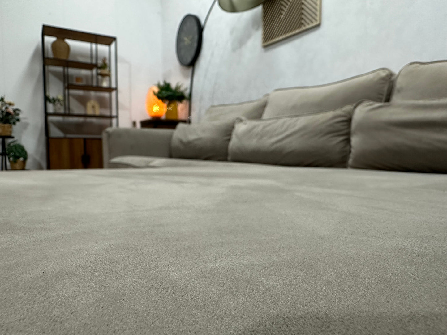 Beige Velvet Hoekzetel ~ Losse Kussens Met Afneembare Hoezen