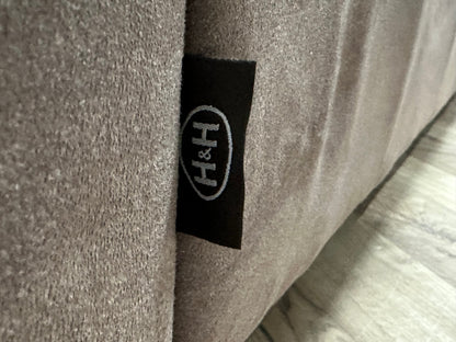 H&H Taupe Suède Stoffen Hoekzetel ~ Vaste Kussens