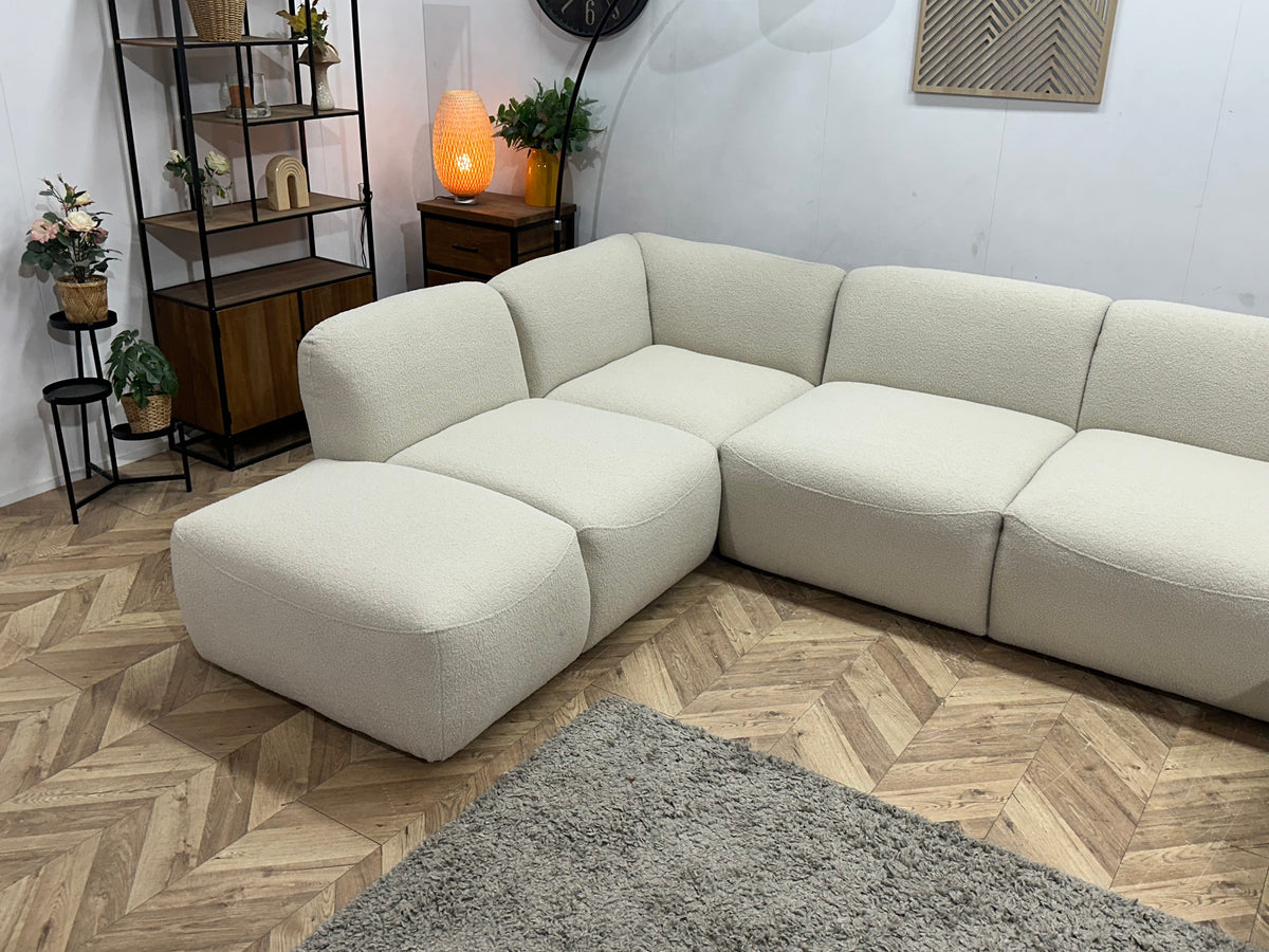 !Showroommodel! Witte/Crème Bouclé Stoffen U Zetel