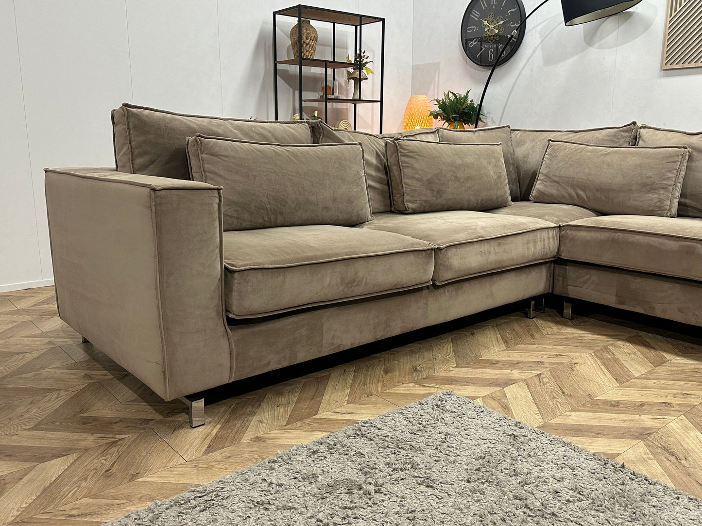 Licht Bruine Velvet U Zetel ~ Losse Kussens Met Afneembare Hoezen