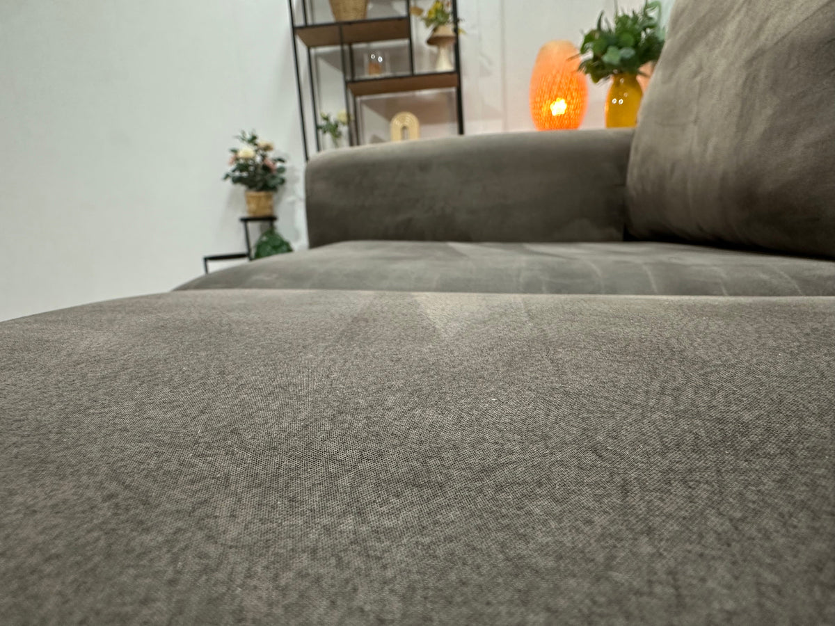 Taupe Suède Stoffen Hoekzetel ~ Losse Rugkussens Met Afneembare Hoezen