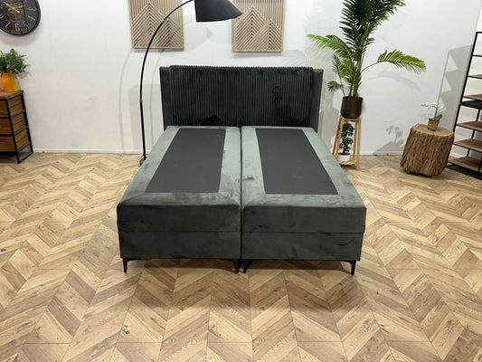 !Showroommodel! Antraciet Velvet Boxspring Inc Topper
