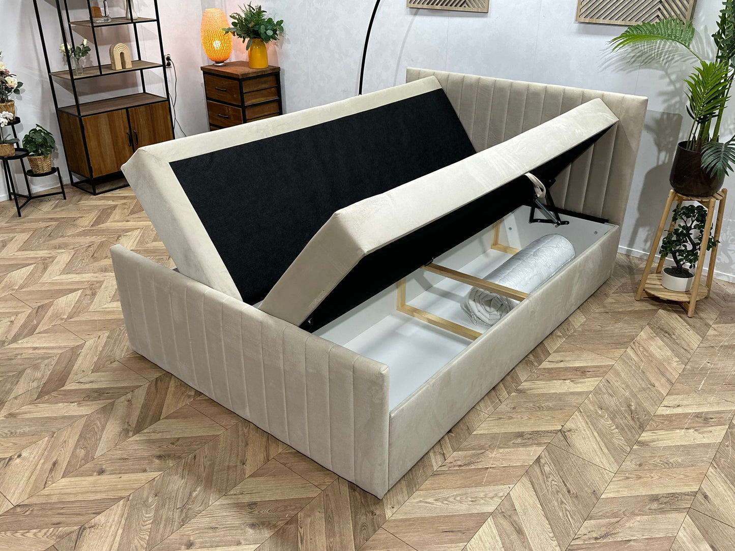 !Showroommodel! Beige Velvet Boxspring Inc Topper