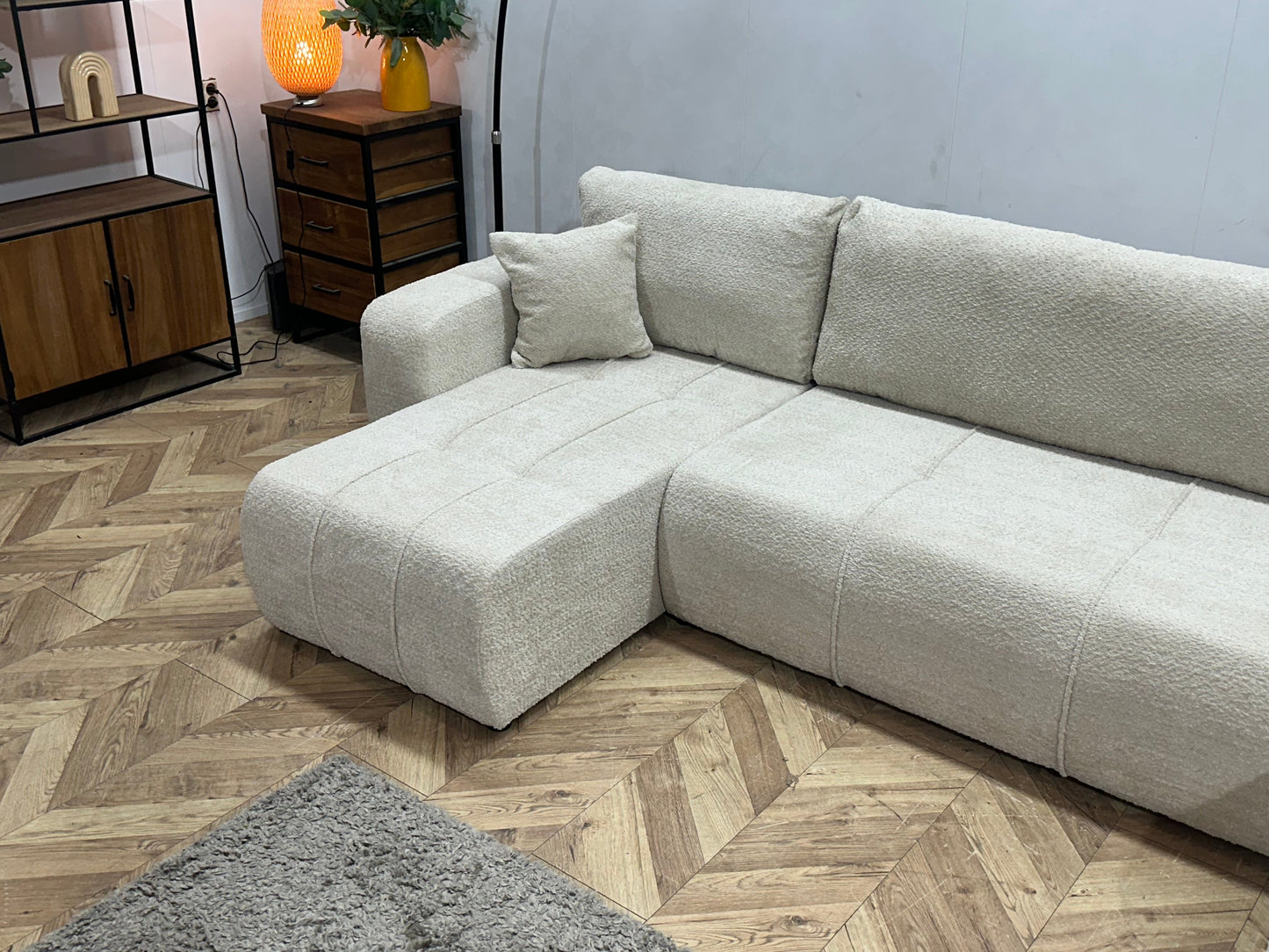 !Showroommodel! Witte Bouclé Stoffen U Zetel