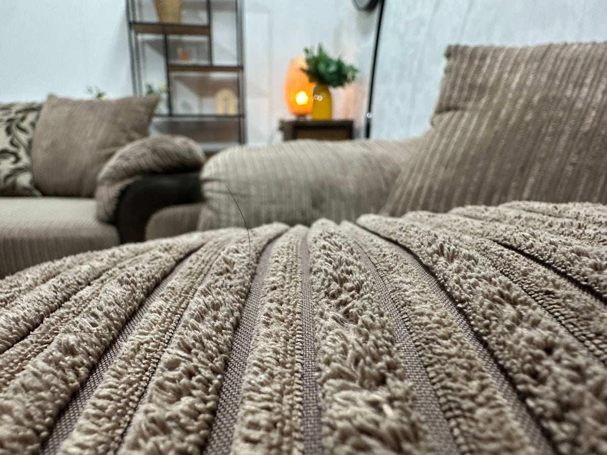 Bruine Ribstof/Suede Stoffen Hoekzetel ~ Losse Kussens Met Afneembare Hoezen