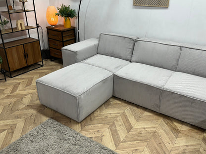 !Showroommodel! Licht Grijze Ribstof U Zetel