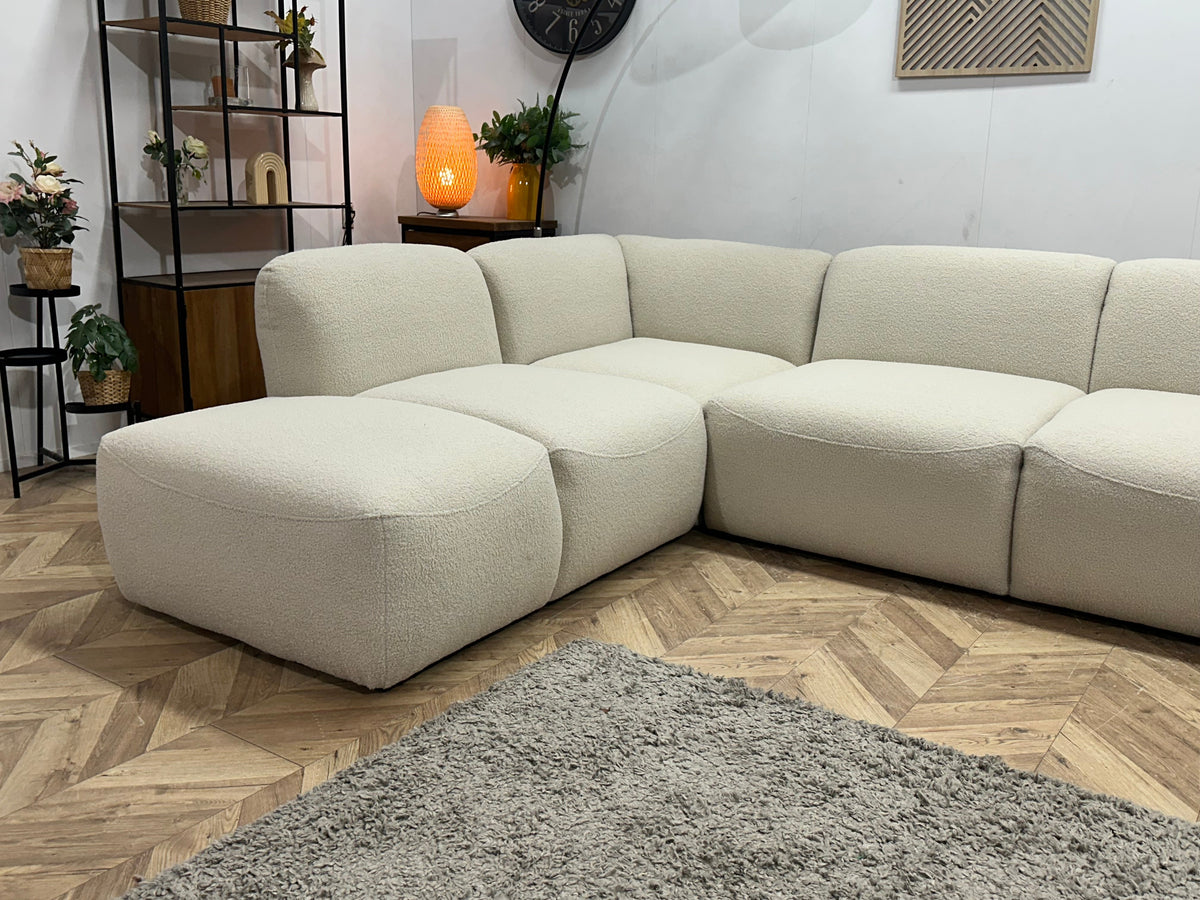 !Showroommodel! Witte/Crème Bouclé Stoffen U Zetel