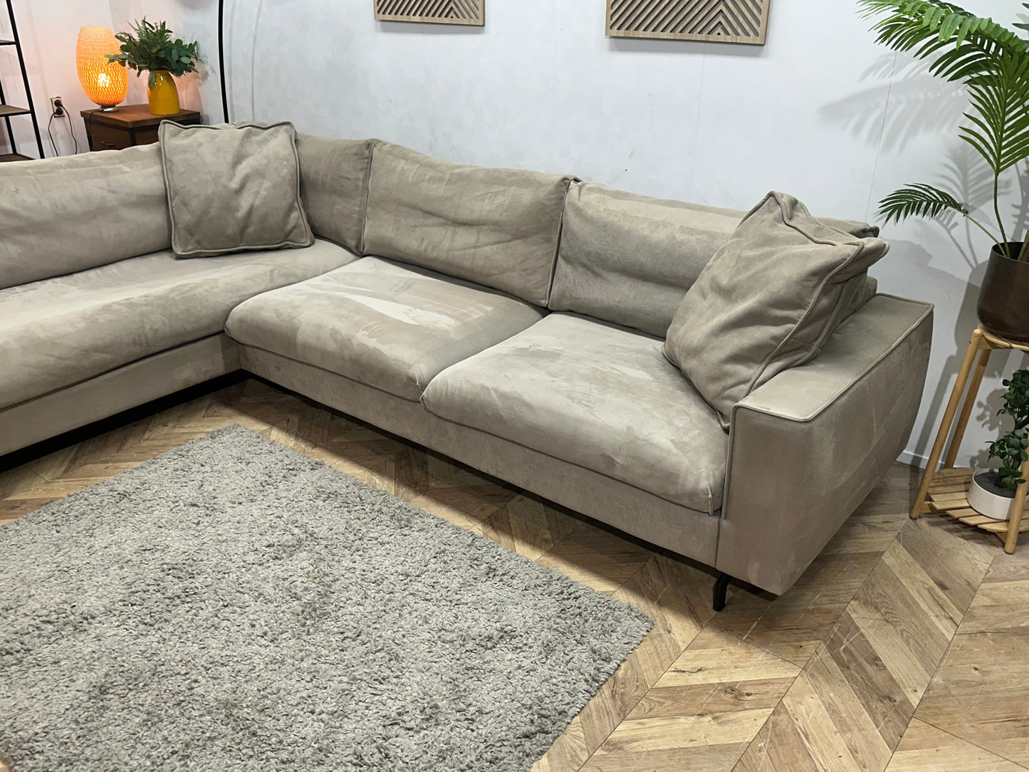 Taupe Velvet Hoekzetel ~ Losse Kussens Met Afneembare Hoezen