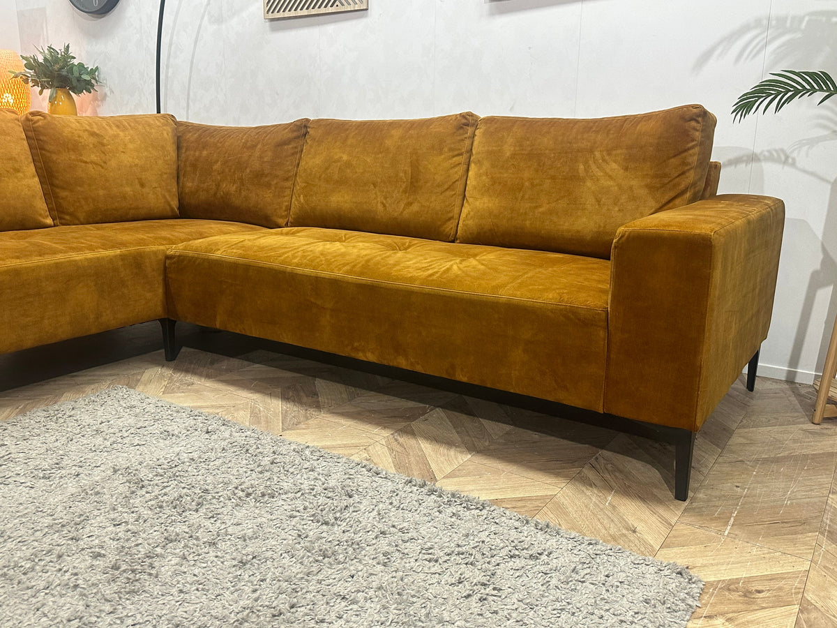 Oker Gele Velvet Hoekzetel ~ Losse Rugkussens Met Afneembare Hoezen