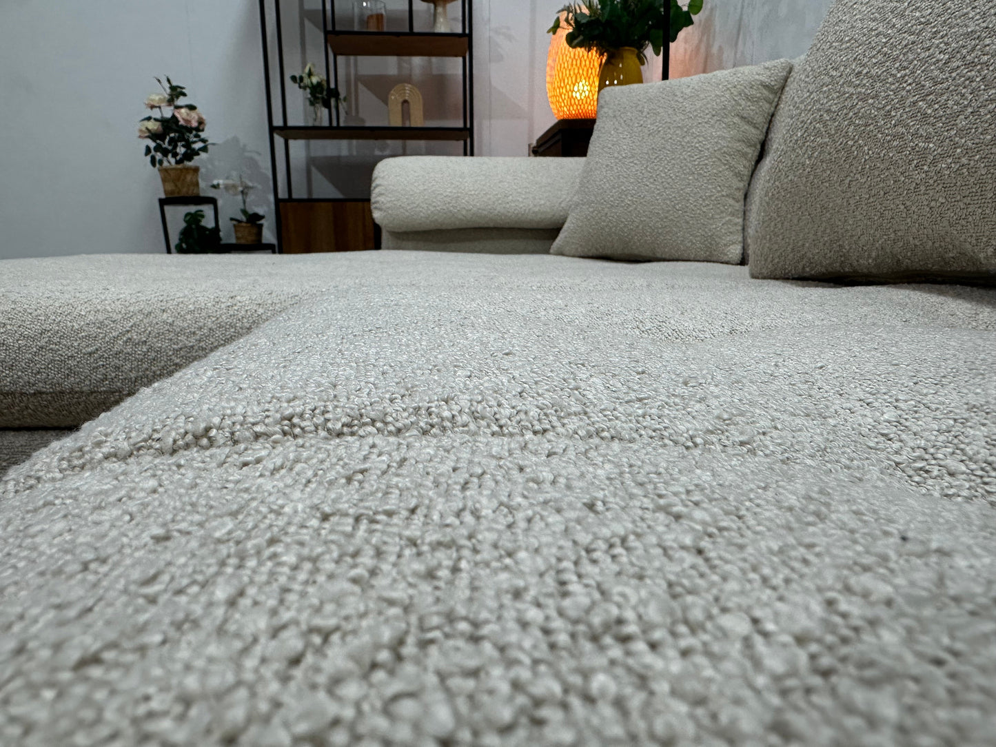 !Showroommodel! Witte/Crème Bouclé Stoffen Hoekzetel