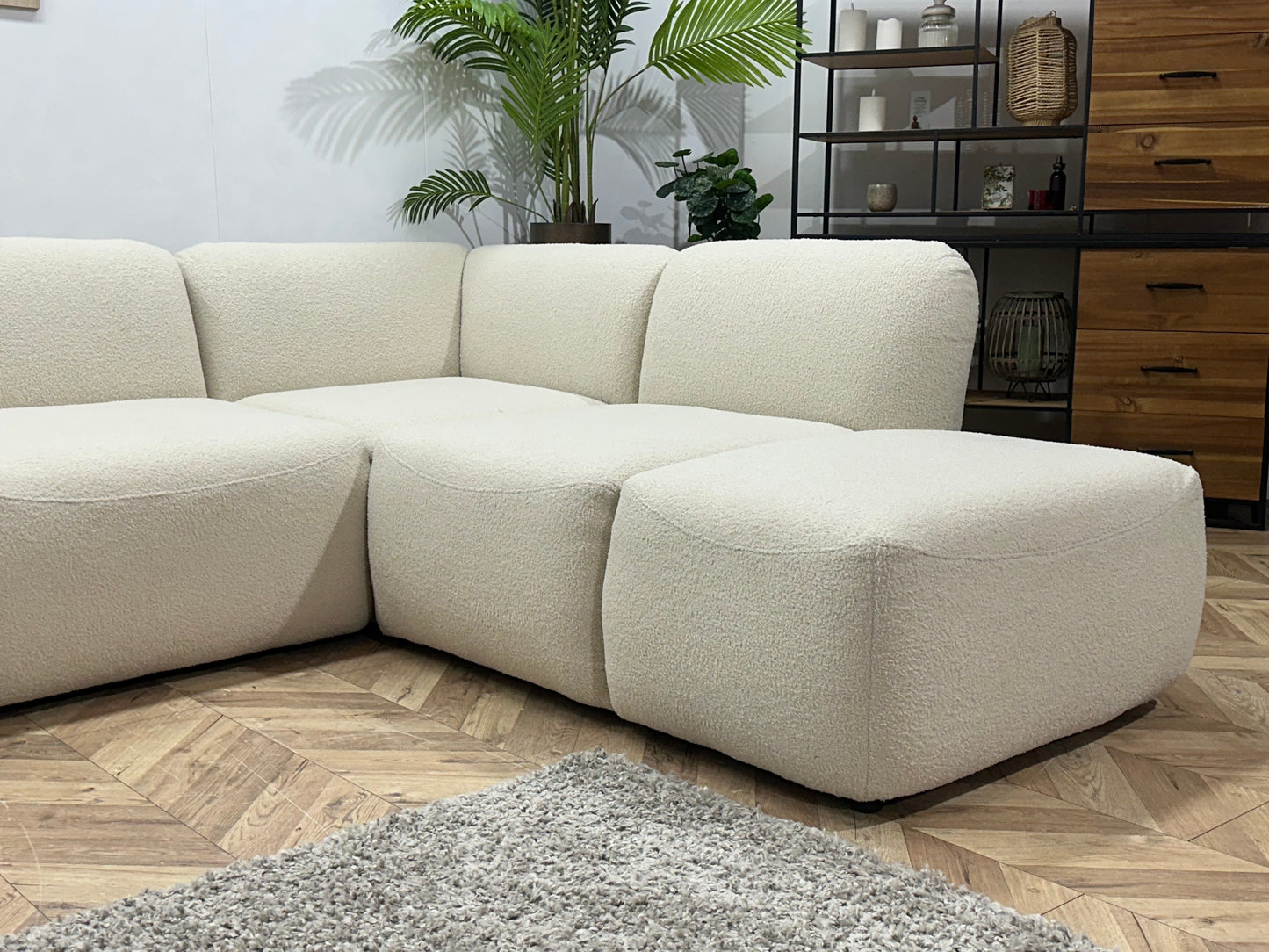 !Showroommodel! Witte Bouclé U Zetel