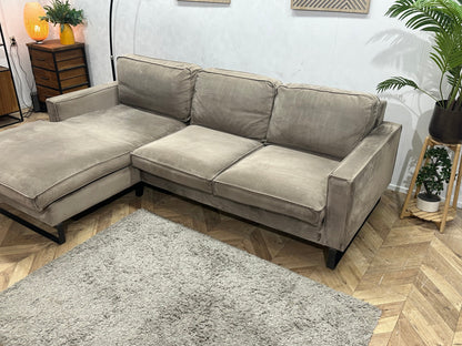 Licht Bruine Velvet Hoekzetel ~ Losse Kussens Met Afneembare Hoezen