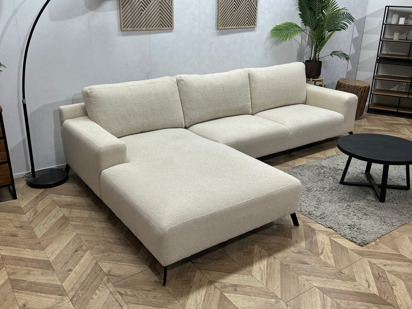 Witte Bouclé Stoffen Hoekzetel ~ Losse Rugkussens Met Afneembare Hoezen