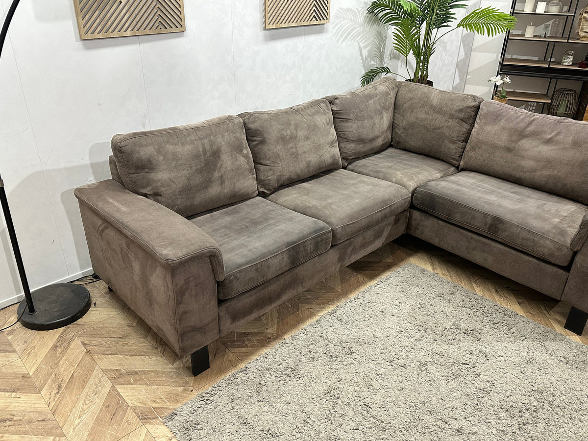 Taupe Suède Stoffen Hoekzetel ~ Losse Rugkussens Met Afneembare Hoezen