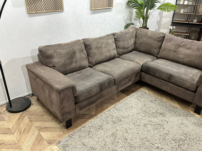 Taupe Suède Stoffen Hoekzetel ~ Losse Rugkussens Met Afneembare Hoezen