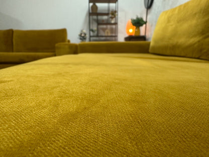 (1) Gele Velvet Rechte Zetel ~ Losse Kussens Met Afneembare Hoezen