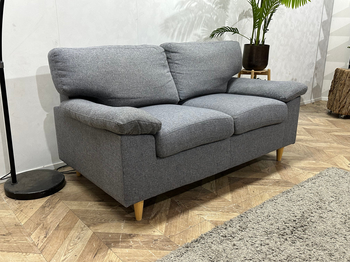 Grijze 2-Zits Zetel Inc Hocker ~ Losse Kussens Met Afneembare Hoezen