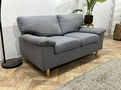 Grijze 2-Zits Zetel Inc Hocker ~ Losse Kussens Met Afneembare Hoezen