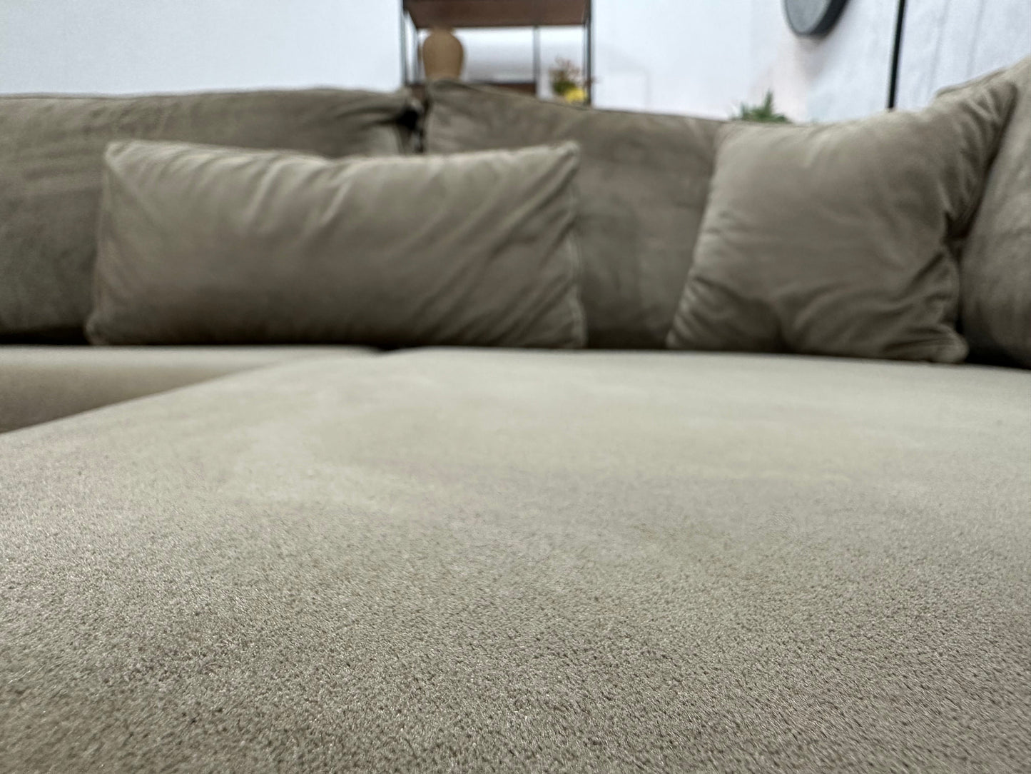 Licht Bruine Velvet Hoekzetel ~ Losse Kussens Met Afneembare Hoezen