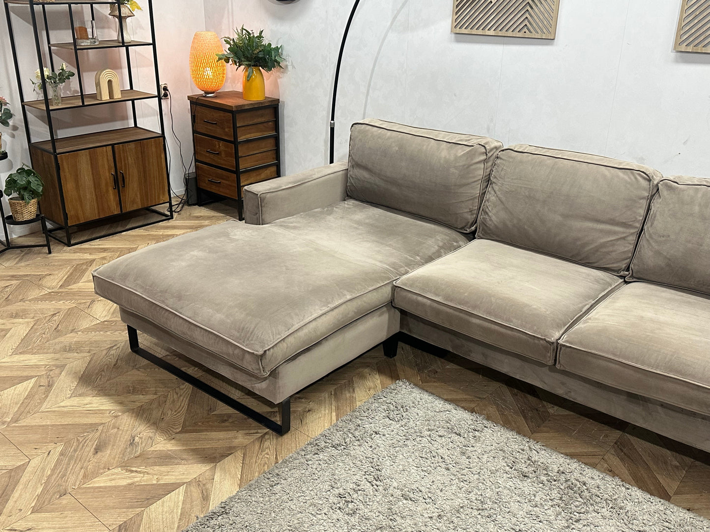 Licht Bruine Velvet Hoekzetel ~ Losse Kussens Met Afneembare Hoezen