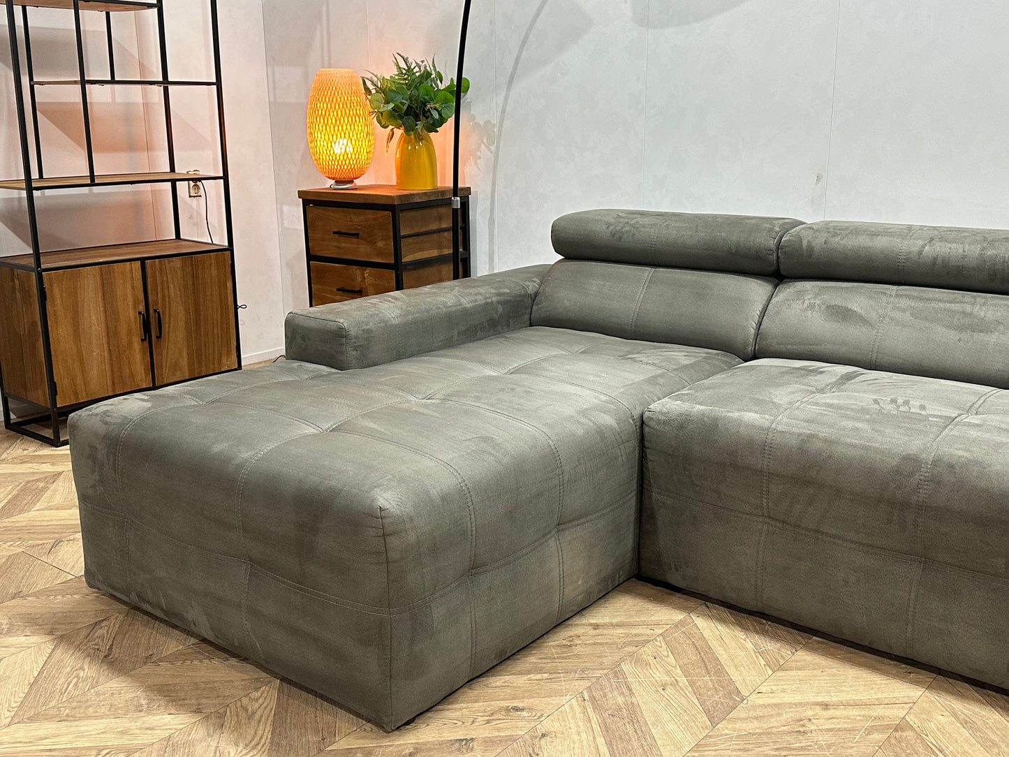 !Showroommodel! Grijze Suède Stoffen U Zetel