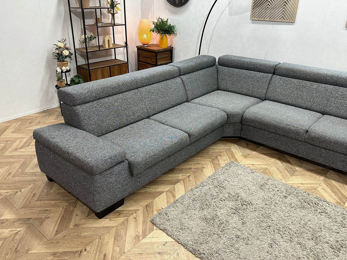 Grijze Hoekzetel Inc Hocker ~ Verstelbare Arm/Hoofdsteunen