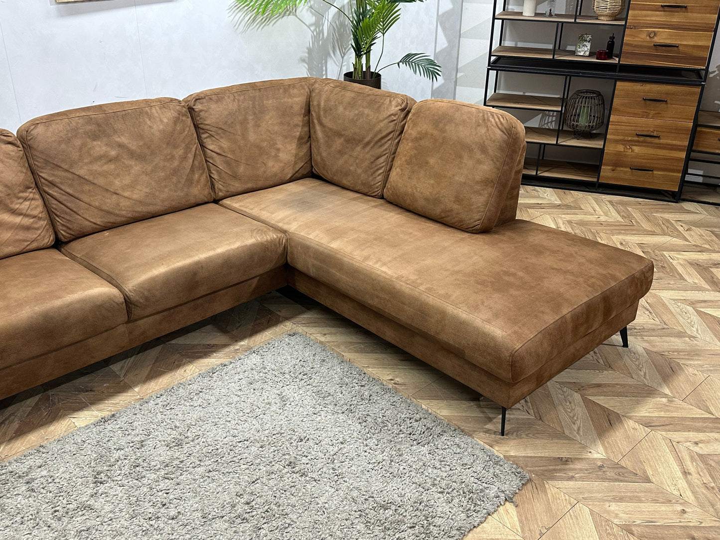 Cognac Bruine Suède Stoffen Hoekzetel ~ Losse Rugkussens Met Afneembare Hoezen