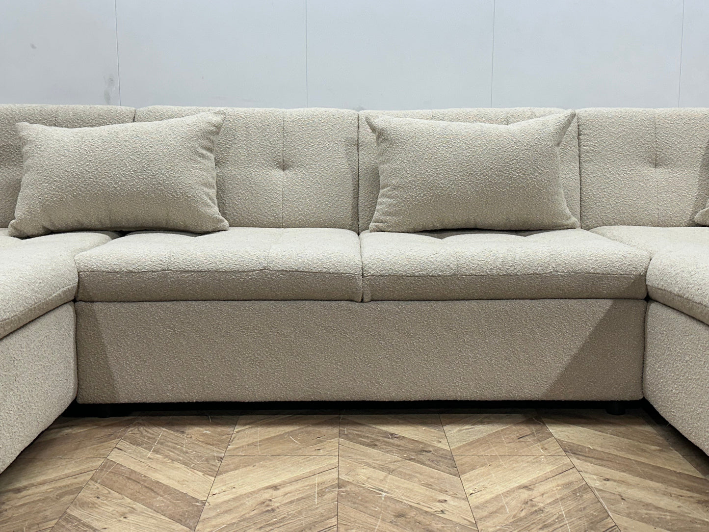 !Showroommodel! Witte Bouclé U Zetel