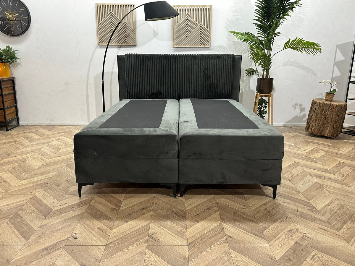 !Showroommodel! Antraciet Velvet Boxspring Inc Topper
