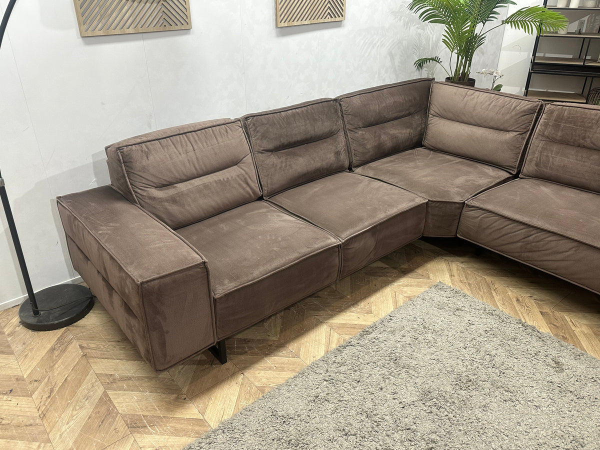 Bruine Velvet Hoekzetel ~ Losse Rugkussens Met Afneembare Hoezen