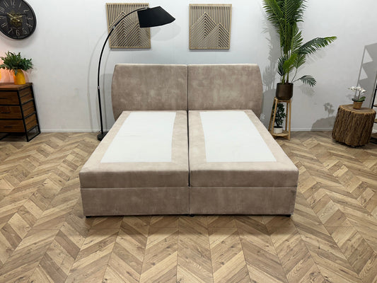 !Showroommodel! Beige Velvet Boxspring Inc Topper