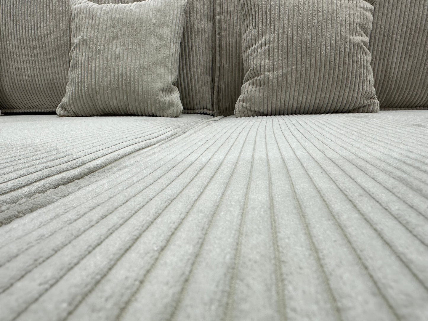 !Showroommodel! Witte Ribstof Lounge Zetel