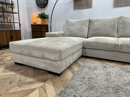 Witte Ribstof Hoekzetel ~ Losse Rugkussens Met Afneembare Hoezen