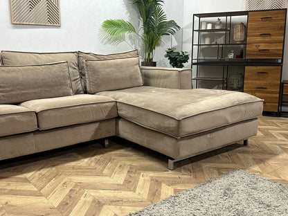 Licht Bruine Velvet U Zetel ~ Losse Kussens Met Afneembare Hoezen