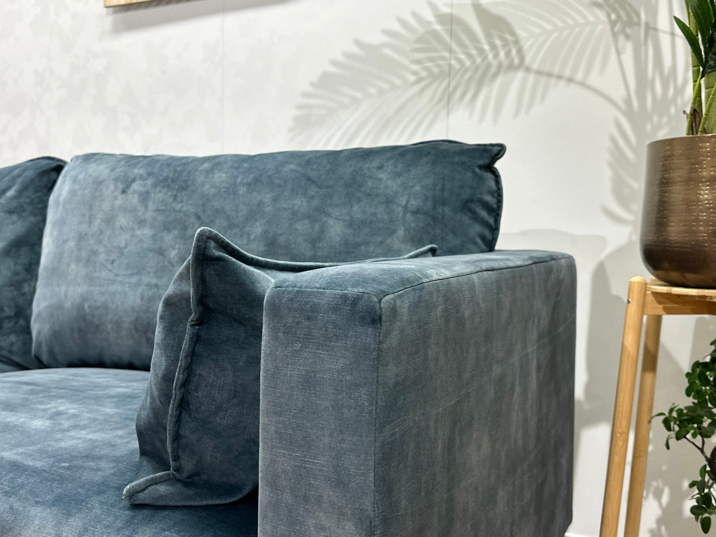 Blauwe Velvet Hoekzetel ~ Losse Kussens Met Afneembare Hoezen